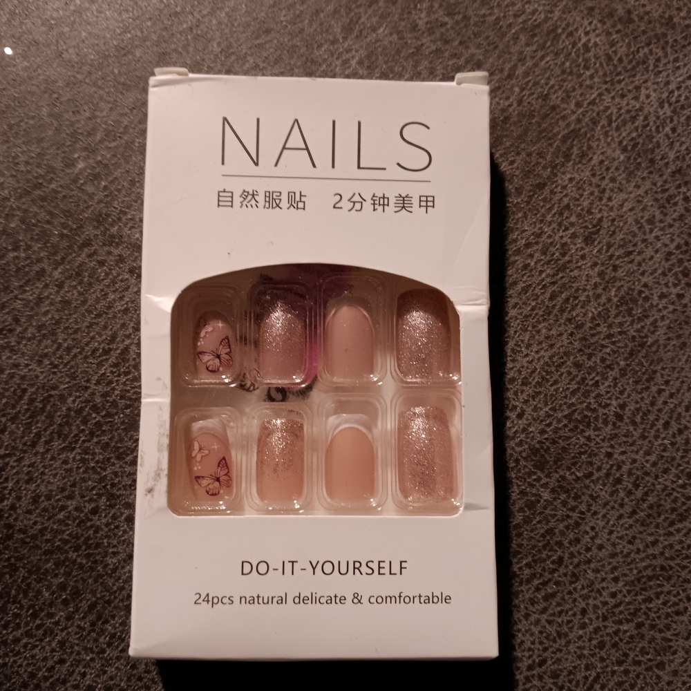 DIY Nail Set with Glitter and Nude Shades